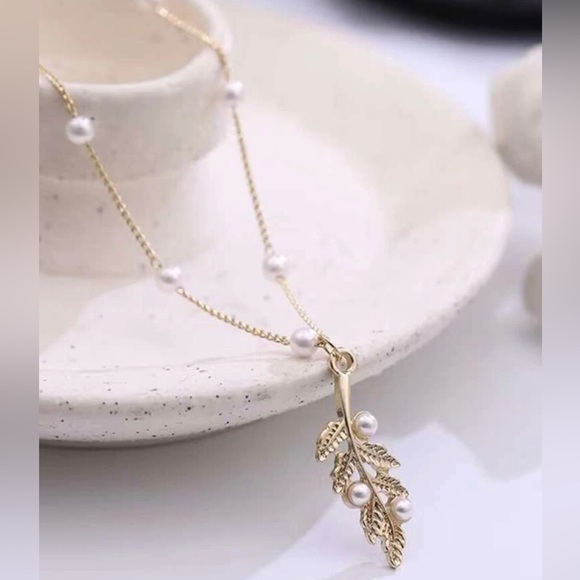 “Pretty Pearl Fern Leaf” Gold Wavy Textured Pearl Bead Chic Nature Boho Necklace - Picture 4 of 9